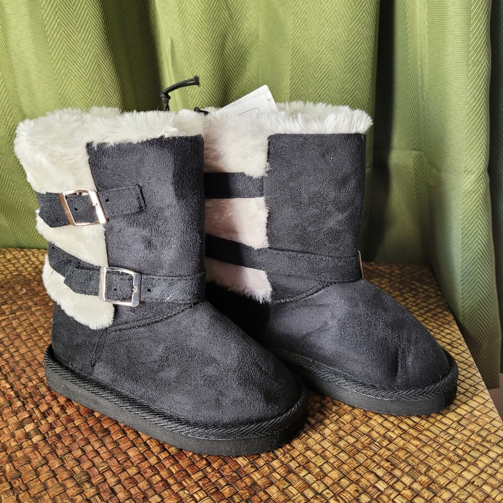 Toddler fuzzy black fur boots with buckles